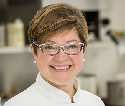 Annette Sprague teaches students to learn how to cook Edinburgh
